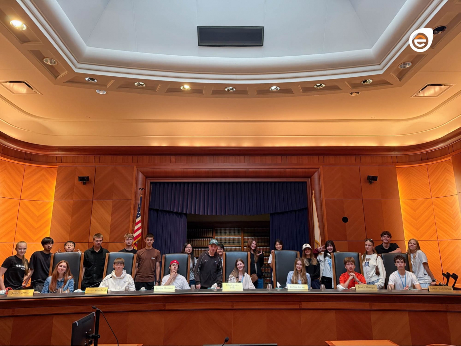 Học viên FEC check-in tại trụ sở toà án John Adams