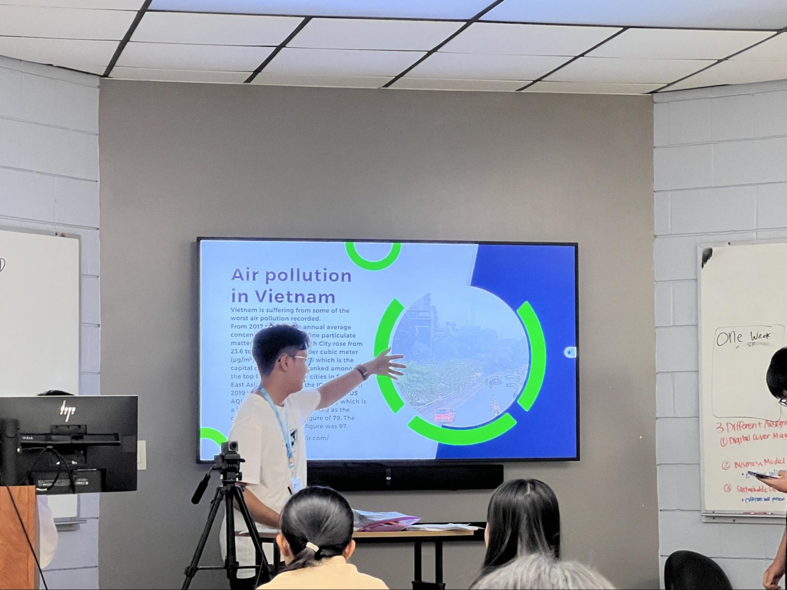   Học viên FEC tự tin thuyết trình trong buổi workshop